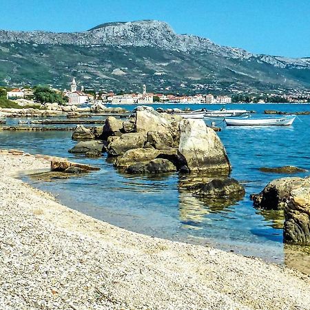 Lovely Apartment In Kastel Stafilic With Jacuzzi Kastela Bagian luar foto