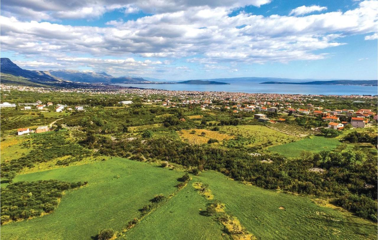 Lovely Apartment In Kastel Stafilic With Jacuzzi Kastela Bagian luar foto