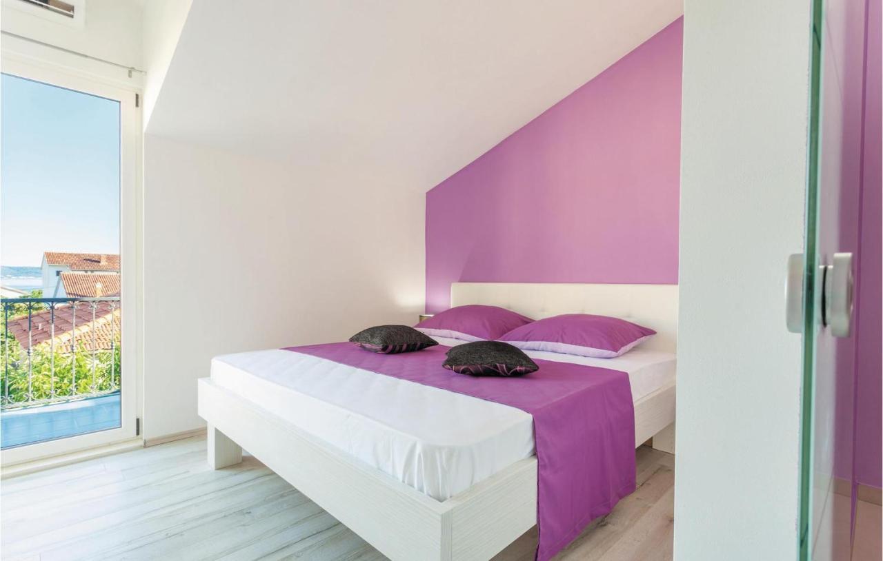 Lovely Apartment In Kastel Stafilic With Jacuzzi Kastela Bagian luar foto