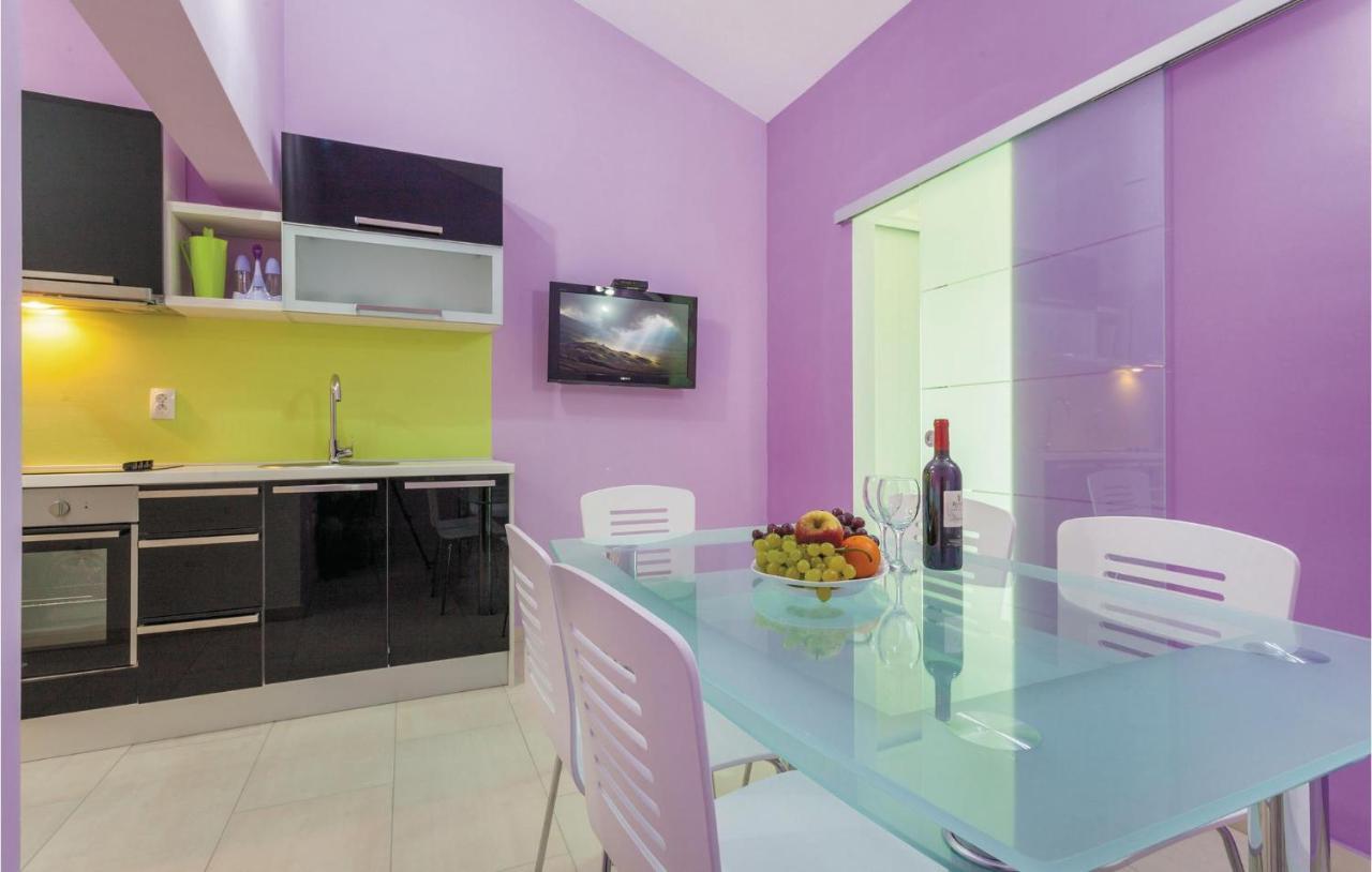 Lovely Apartment In Kastel Stafilic With Jacuzzi Kastela Bagian luar foto