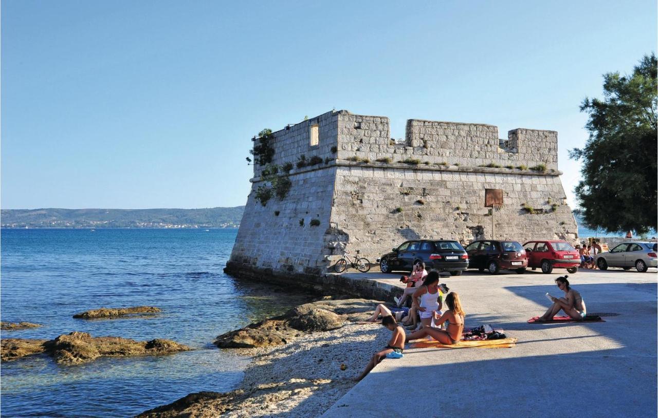Lovely Apartment In Kastel Stafilic With Jacuzzi Kastela Bagian luar foto
